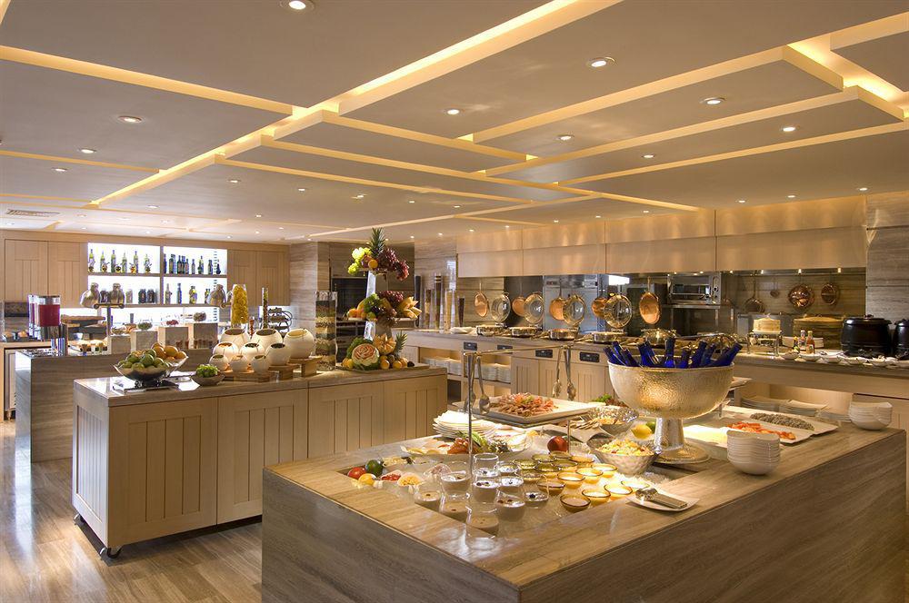 Hotel Hilton Wangfujing 5*